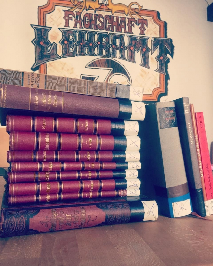 Ein Bücherstapel